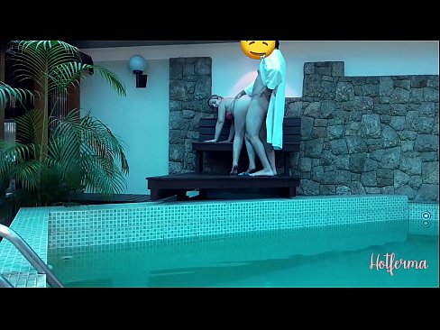❤️ Baas noeget faam nei it swimbad, mar koe net wjerstean in hot ☑ Moaie porno by porno fy.hentaiser.ru